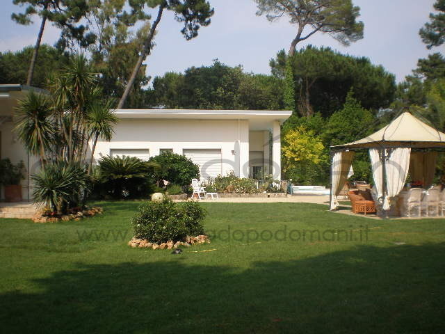 Villa in Vendita a Forte dei Marmi