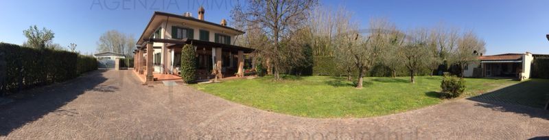 Bifamiliare in Affitto a Forte dei Marmi