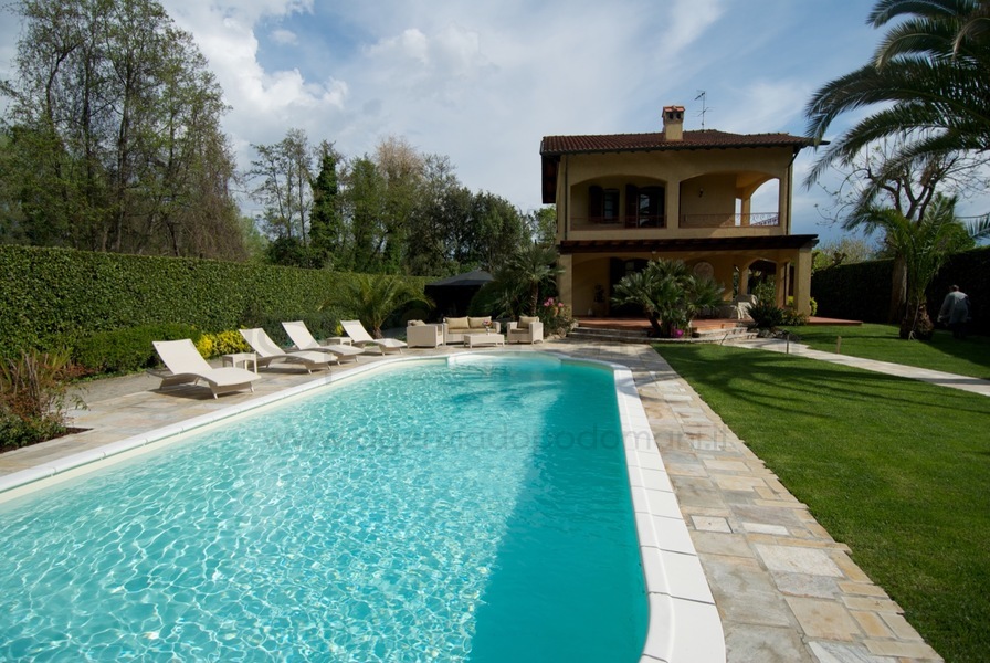 Villa in Affitto a Forte dei Marmi