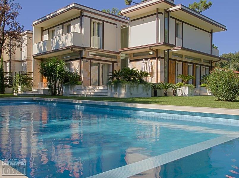 Bifamiliare in Affitto a Forte dei Marmi