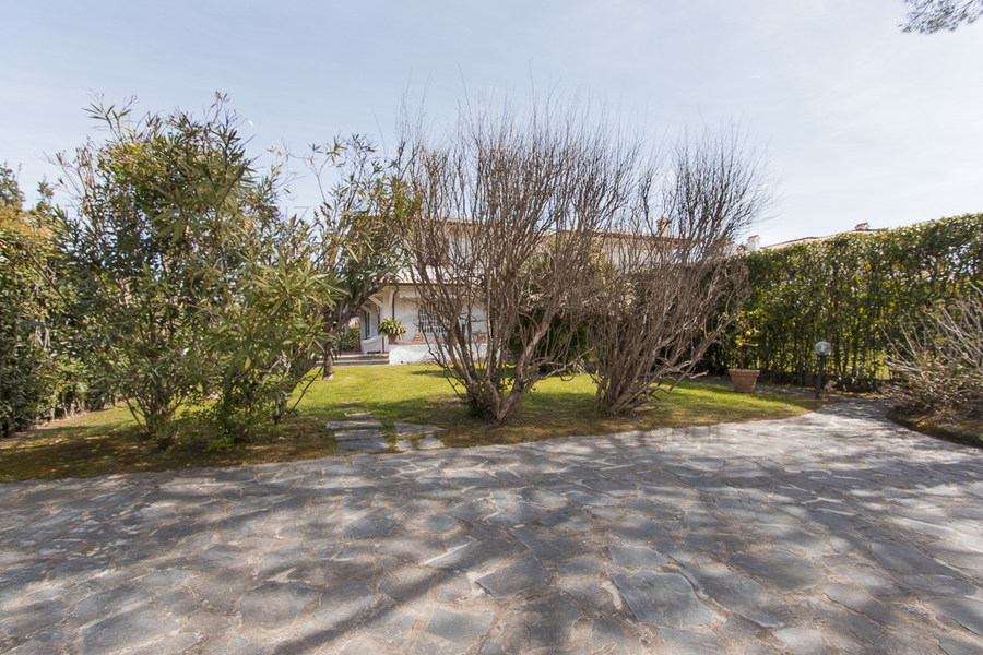 Bifamiliare in Affitto a Forte dei Marmi